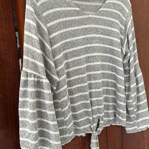 Light weight sweater with beautiful sleeves